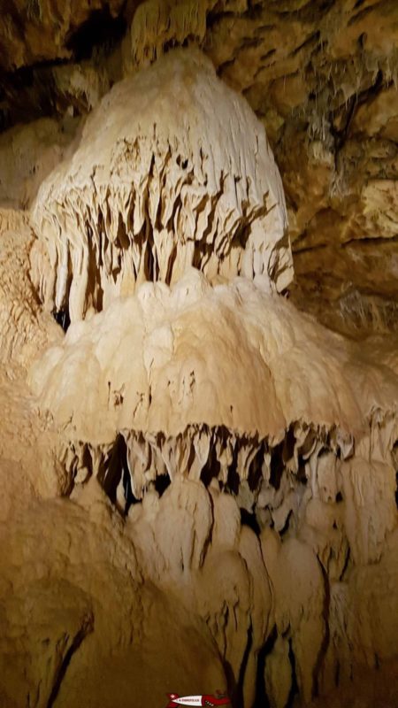 Une structure en champignon formée par l'action de l'eau et du calcaire.
