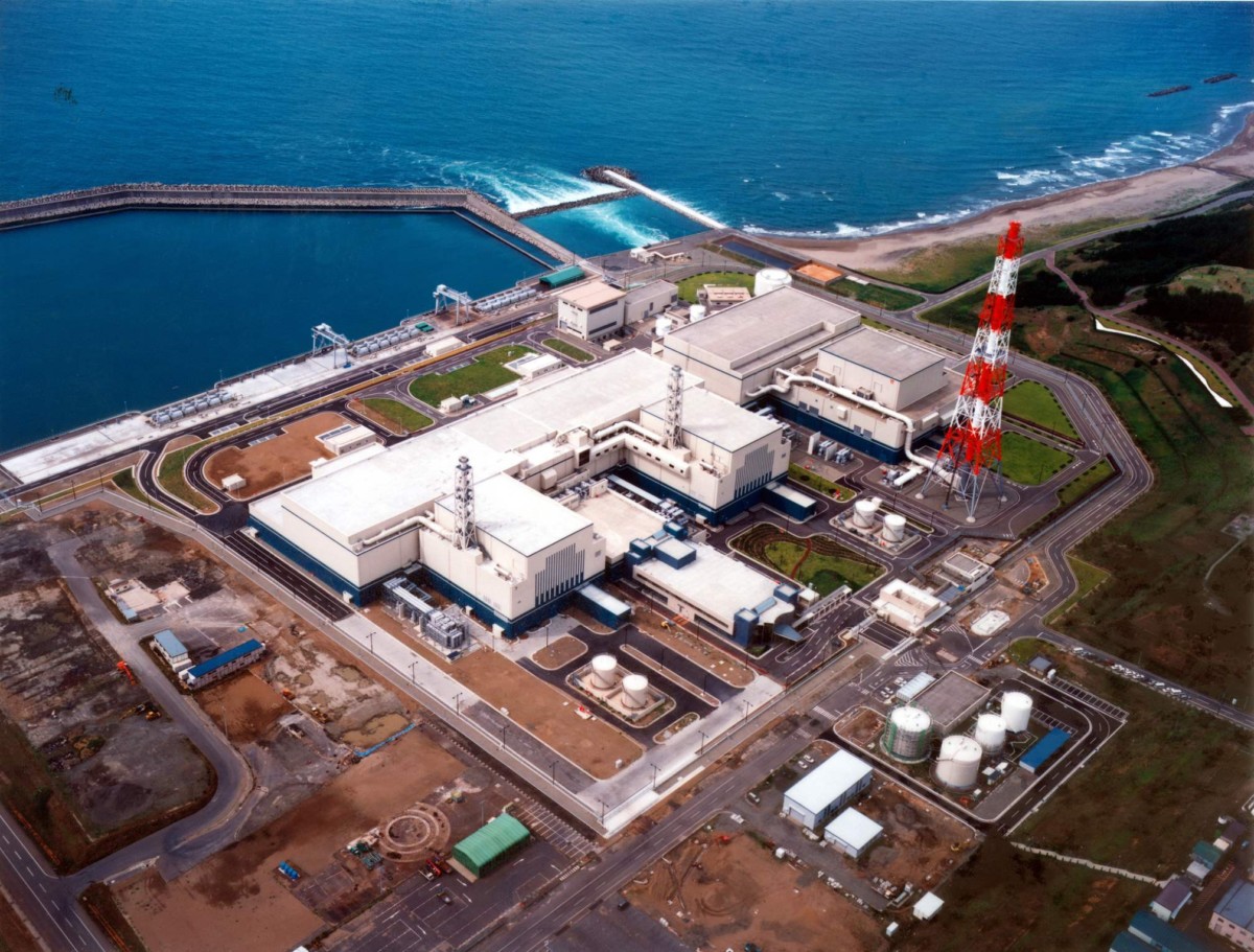 La centrale nucléaire de Kashiwazaki-Kariwa au bord de la mer du Japon avant sa destruction partielle.