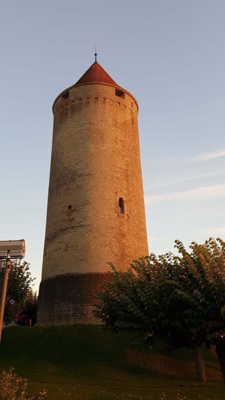 La tour boyard faisant partie du château et remparts de Romont