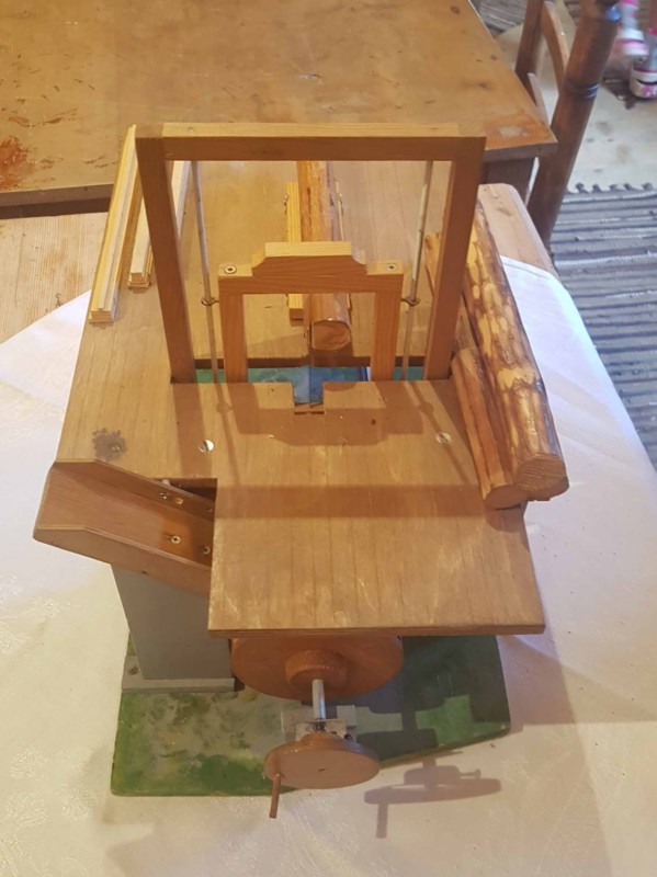 Maquette dynmaique d'une scie aux Vieux Moulins de la Tine Maquette dynmaique d'une scie aux Vieux Moulins de la Tine