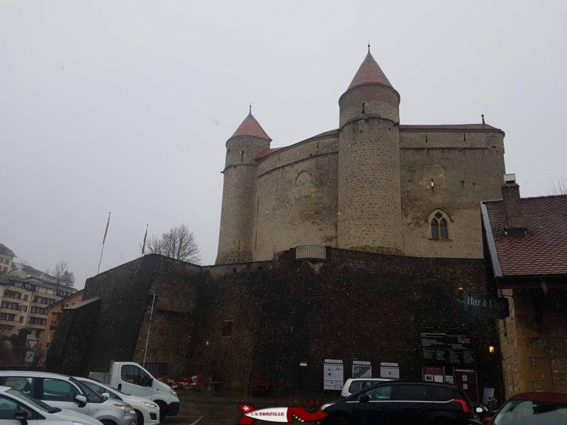 Le château depuis le parking.