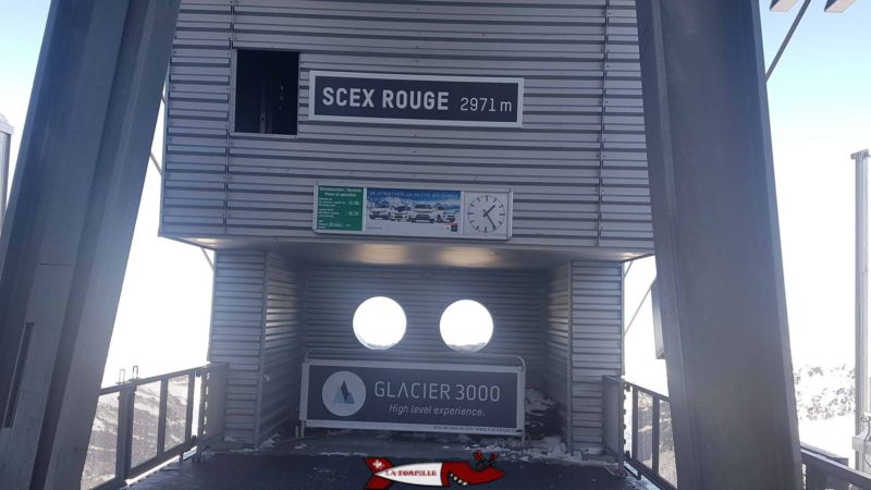 La gare d'arrivée au scex rouge du téléphérique Glacier 3000