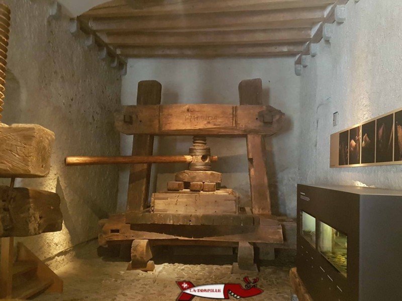 Un pressoir dans le château d'aigle