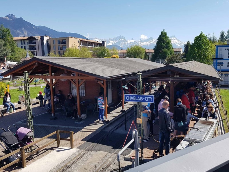 La gare de Chabais City au Swiss Vapeur Parc. Swiss Vapeur Parc, Le Bouveret, canton du Valais. Trains miniatures. La gare de Chabais City au Swiss Vapeur Parc. Swiss Vapeur Parc, Le Bouveret, canton du Valais. Trains miniatures.