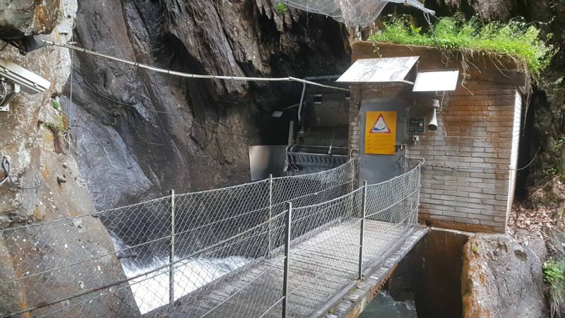 La prise d'eau sur le Triège observable en haut du chemin des gorges du Triège.
