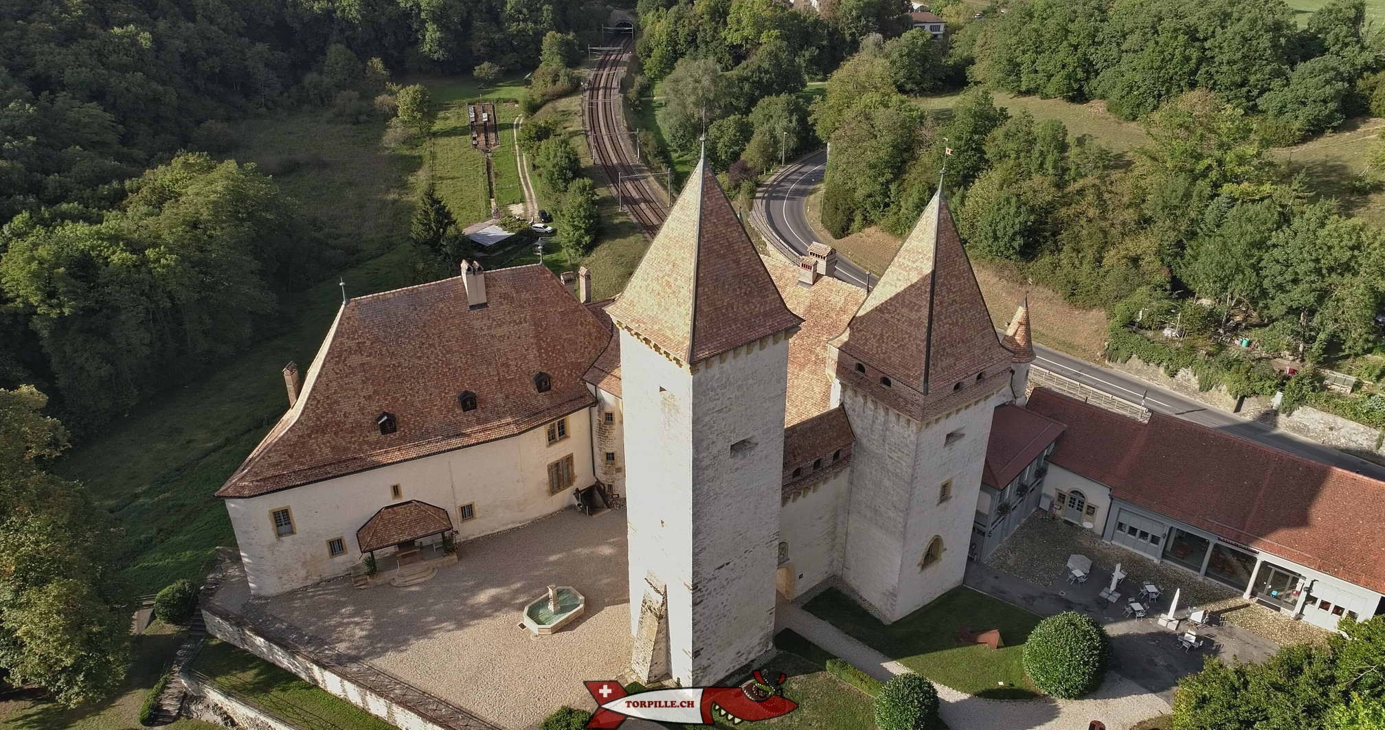 Château de la Sarraz | Loisirs en Suisse Romande 🚀
