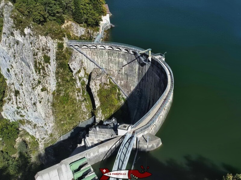 Les photos depuis le côté ouest du barrage de Montsalvens.