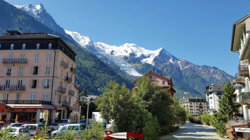 Le Mont-Blanc depuis le centre de Chamonix.