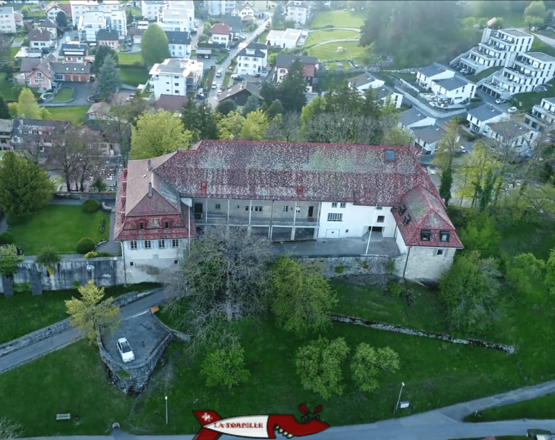 le château de châtel-saint-denis vu depuis un drone