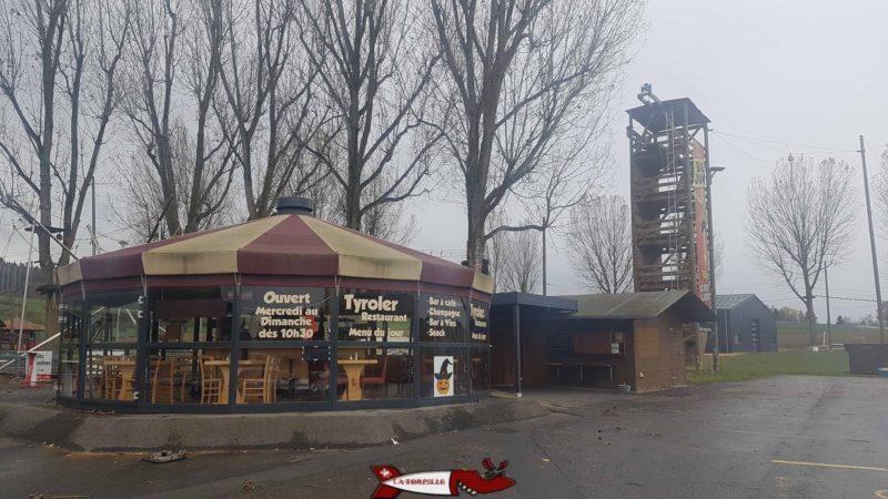 La tour depuis laquellese font les sauts à payerneland