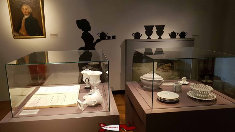 des porcelaines au premier étage du musée historique et des porcelaines de nyon