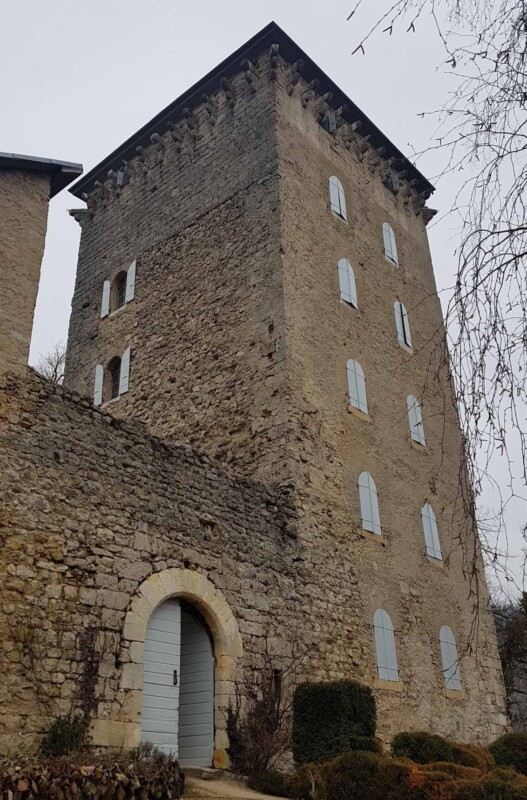 Le donjon depuis l'extérieur.