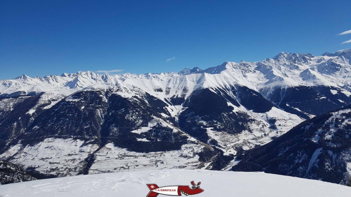 Magnifique vue sur les Alpes depuis le sommet du télésiège de la Breya.