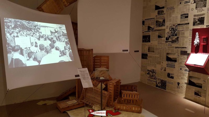 Une salle du musée de saxon qui traîte des révoltes et revient les évenements de 1953 contre les importations d’abricots.
