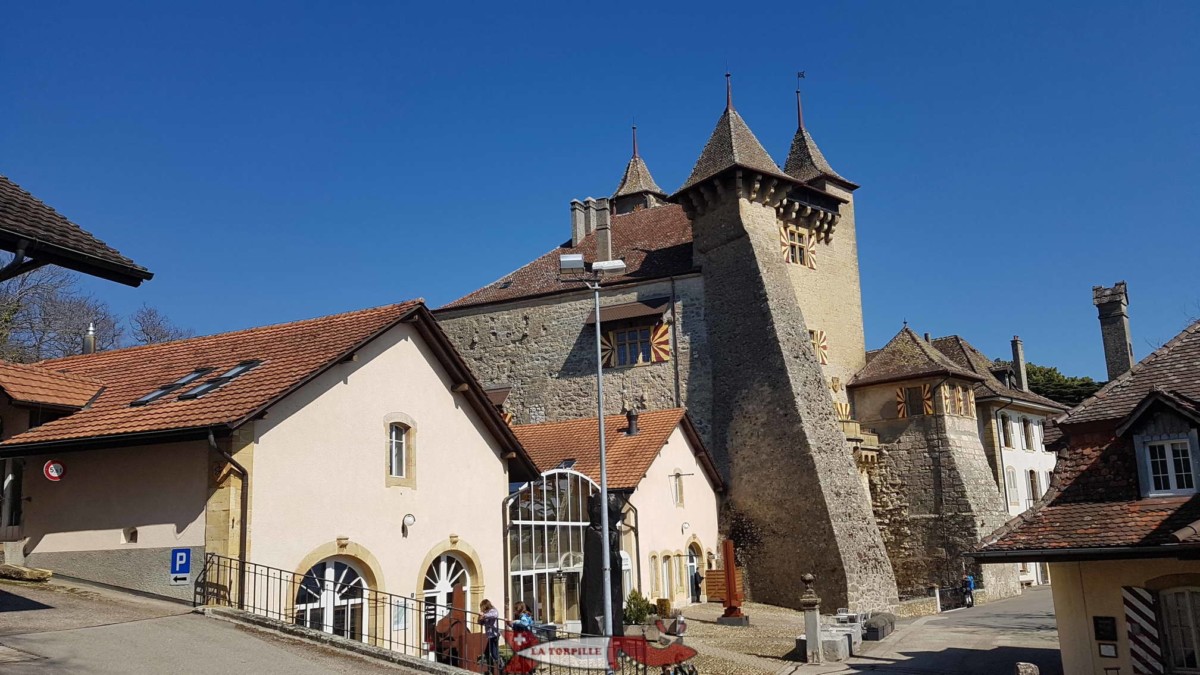 Le château de Vaumarcus proche du lac de Neuchâtel.