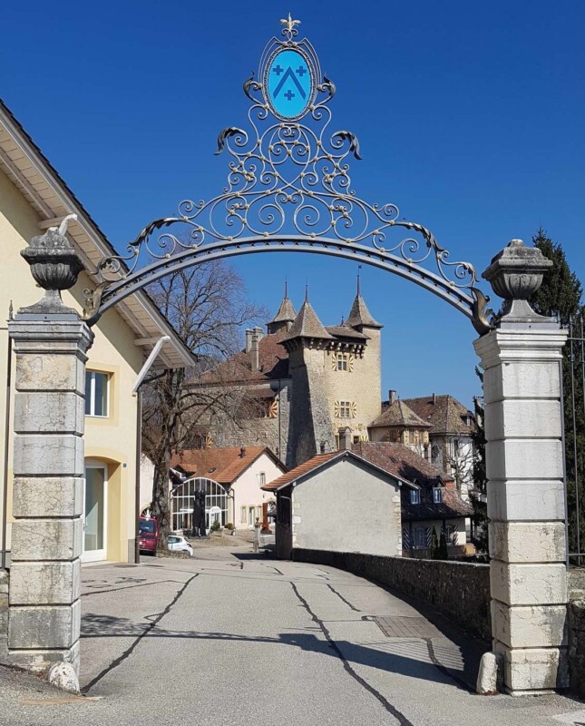 L'entrée du complexe du château de Vaumarcus.