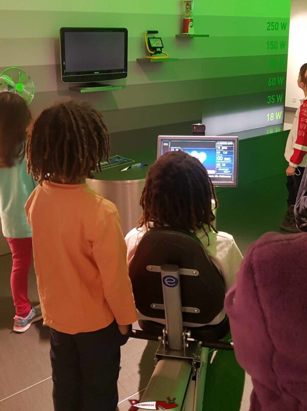 Un atelier sur le thème de la consommation électrique à electrobroc Un atelier sur le thème de la consommation électrique à electrobroc