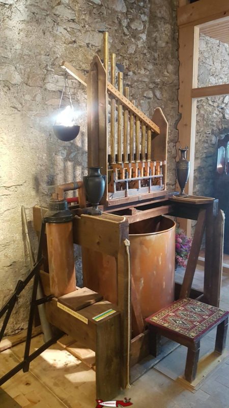 Le très original musée de l'orgue à Roche. Le visiteur peut lui-même faire marcher un petit orgue pour en comprendre le fonctionnement.