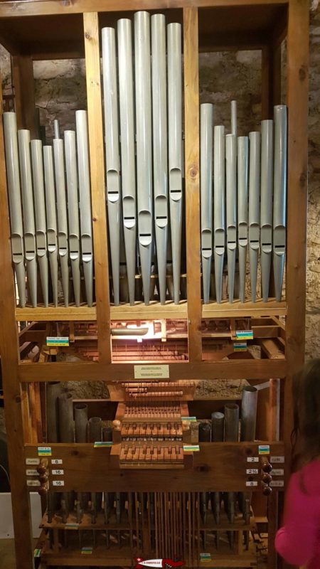un orgue artisanal au musée suisse de l'orgue
