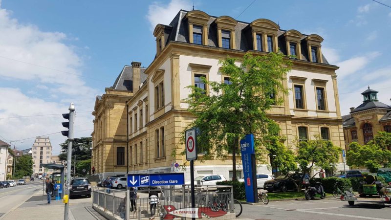 l'entrée de la gare inférieure du funiculaire fun'ambule