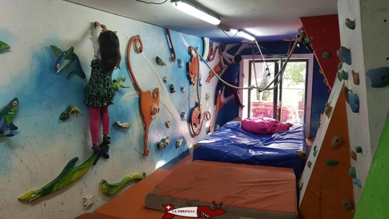 La salle de grimpe pour les enfants au rez à Dbloc Grimpe