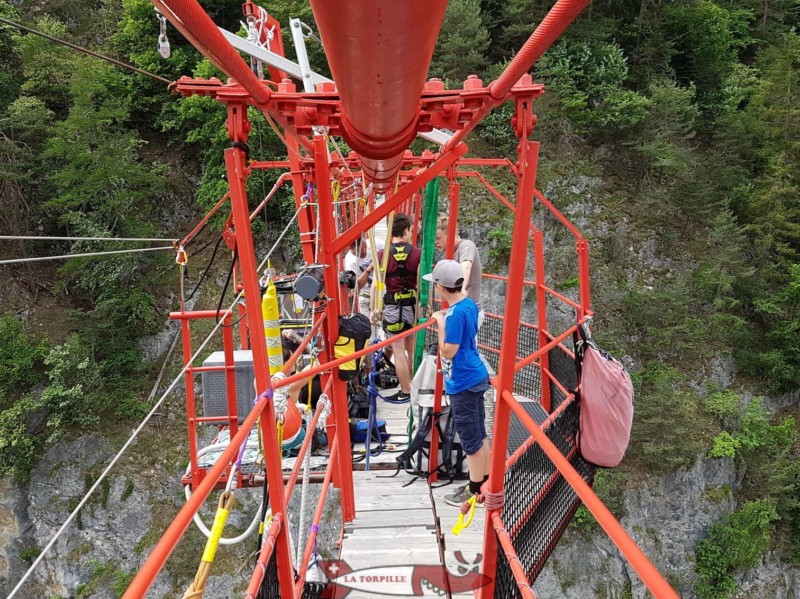 Bungy Niouc, Saut à l'élastique.. Pont Suspendu de Niouc, val d'Anniviers.