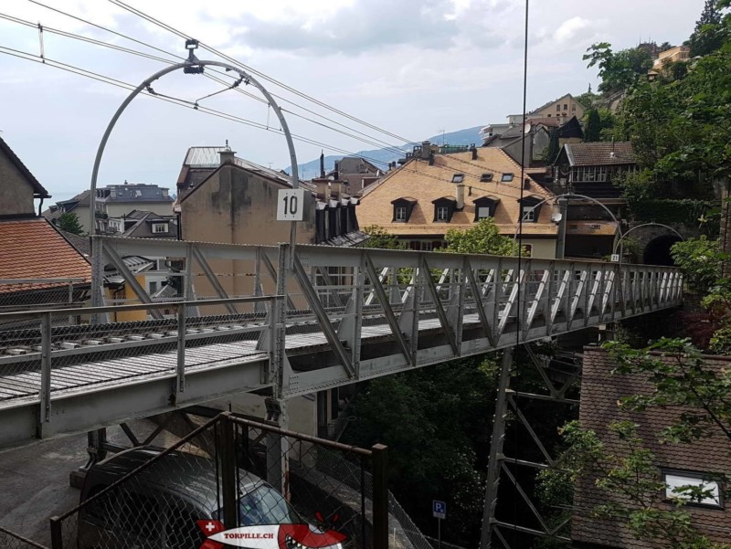Le pont ferroviaire point de départ du parcours des gorges du chauderon. Gorges du chauderon, Montreux.