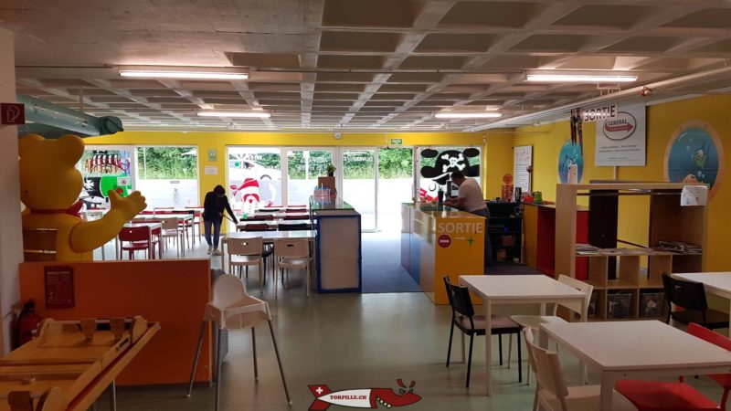 La cafétéria de Planeta Magic à Saint-Blaise propose des boissons, des glaces ainsi que des collations légères