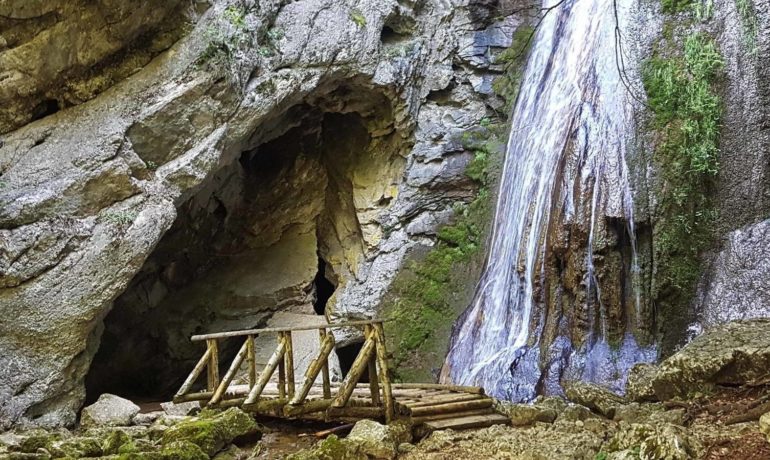 💧 Cascade de Môtiers – Val-de-Travers