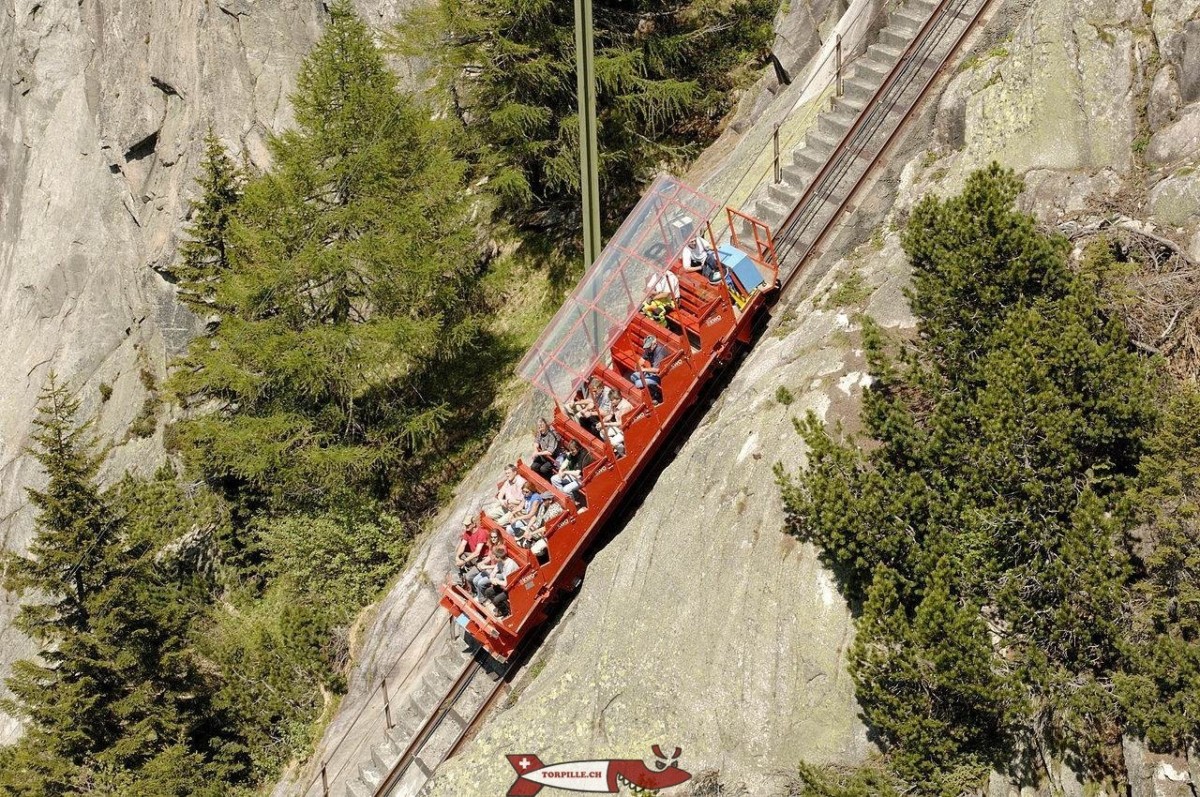 Le funiculaire de Gelmer sans toit - funiculaires de Suisse Romande