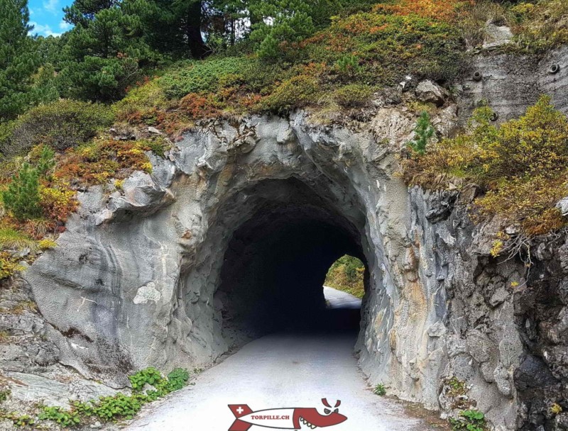 un des deux tunnels sur la route d'accès au barrage de Cleuson