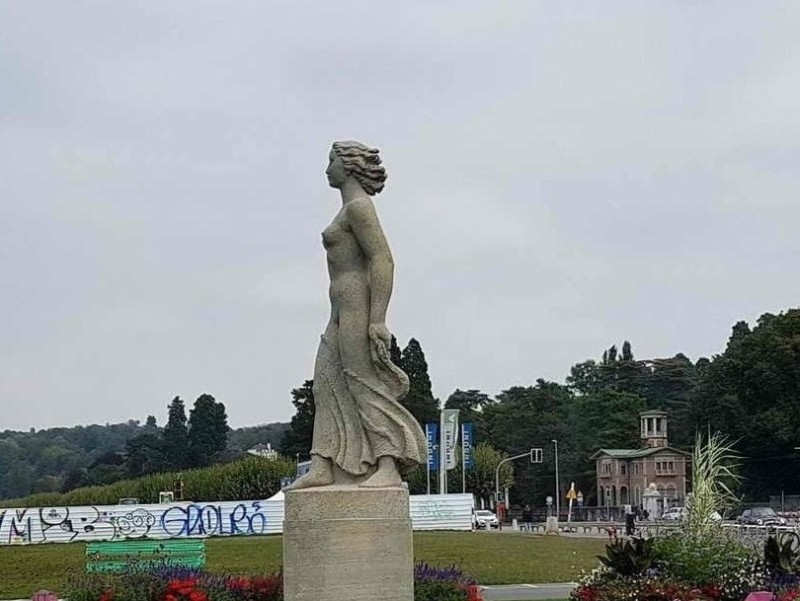 La statue de la Brise.