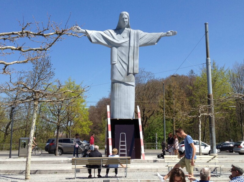 Le Christ Rédempteur sur le boulevard de Pérolles. Le Christ Rédempteur sur le boulevard de Pérolles.