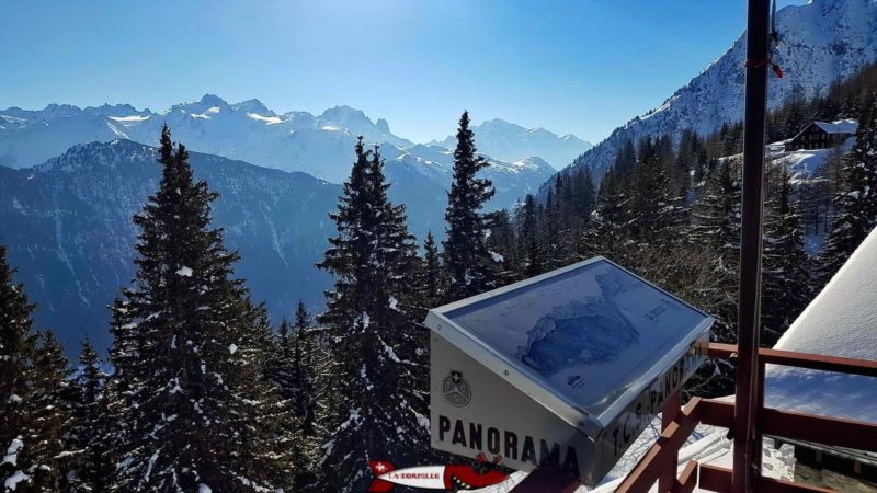 Très belle vue depuis la Creusaz sur la massif du Mont-Blanc.