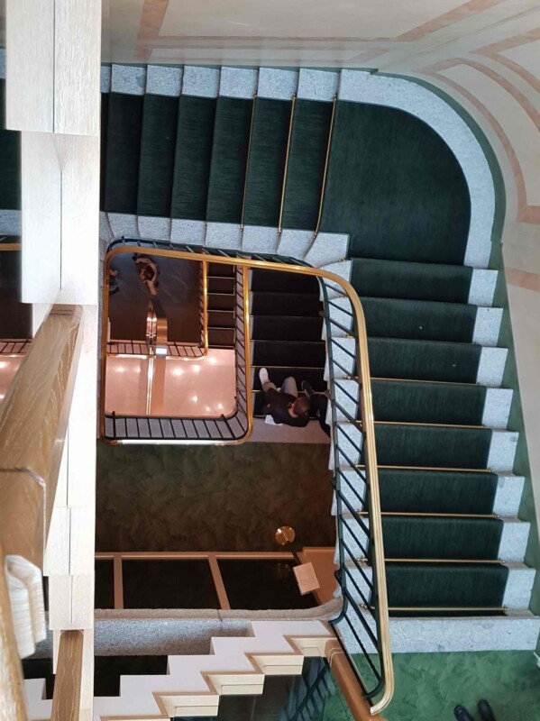 La cage d'escalier du musée patek philippe museum