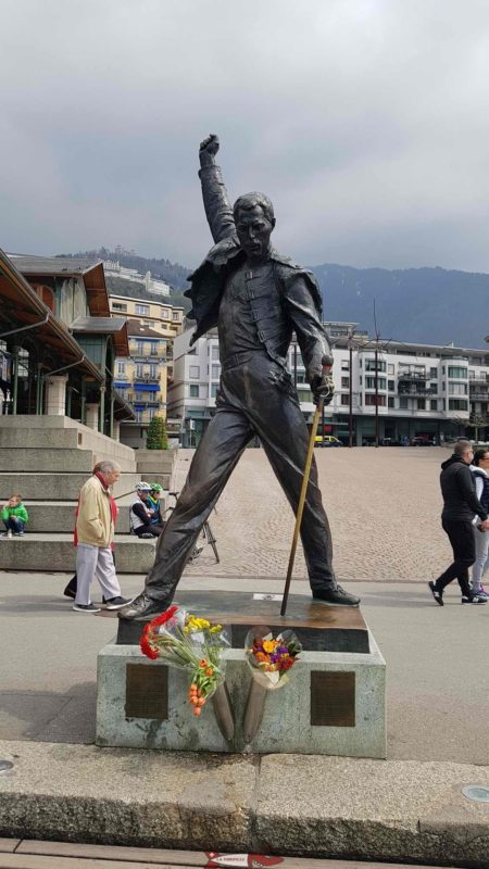 La statue de Freddie Mercury mort en 1991.