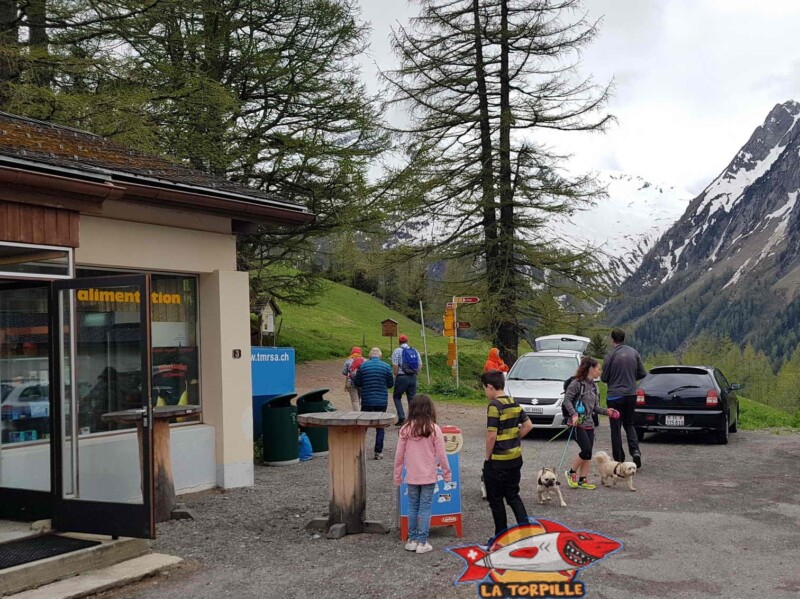 Le kiosque de frontières sardes est le point de départ du bisse du Trient