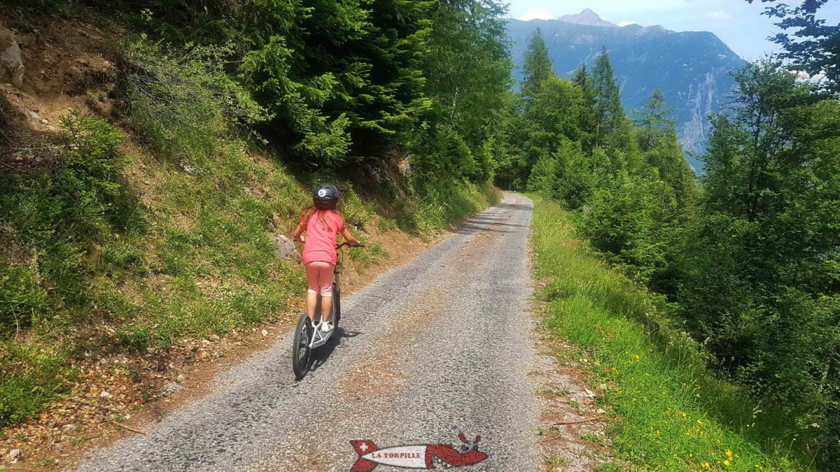 Les trottinettes d'Ovronnaz. Une trott au bas du télésiège de Jorasse. 