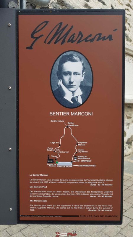 Une plaque sur le sentier Marconi.