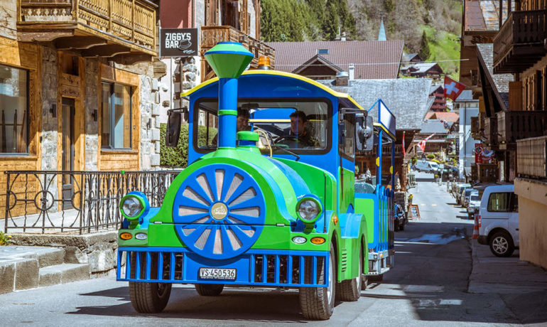🚜 Petit Train Touristique des Dents du Midi – Champéry