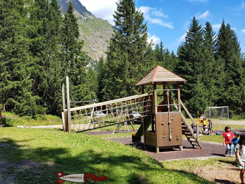 La place de jeux.
