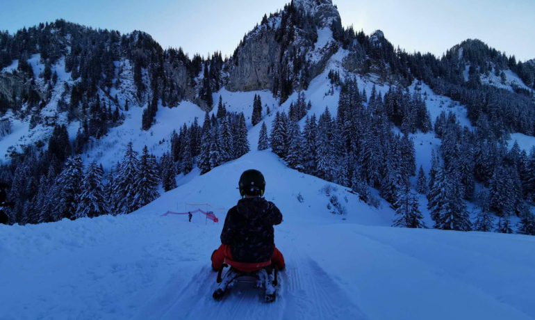 🛷🛟 Piste de Luge d’Hiver et Snowtubing à Charmey