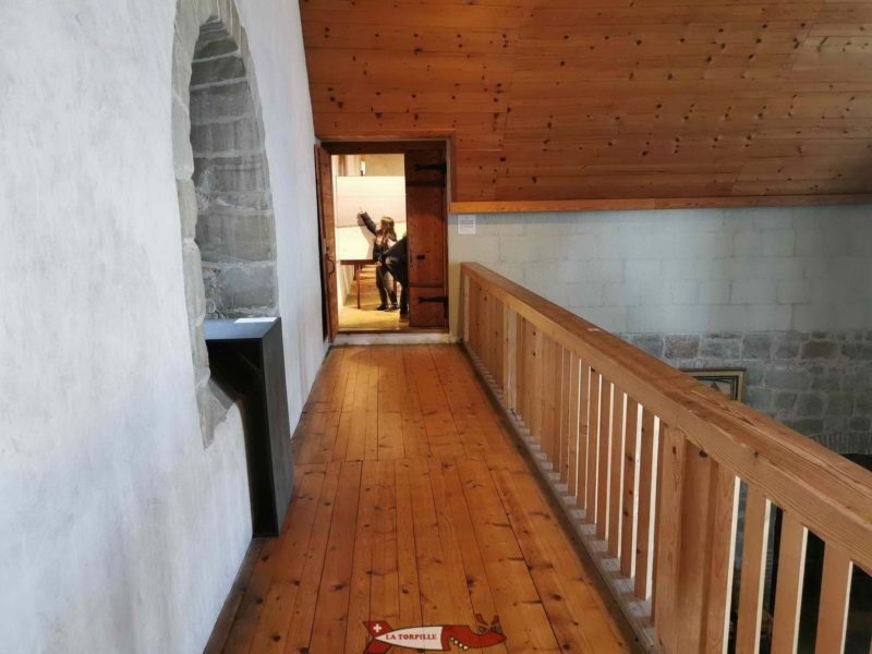La passerelle au dessus de la chapelle.