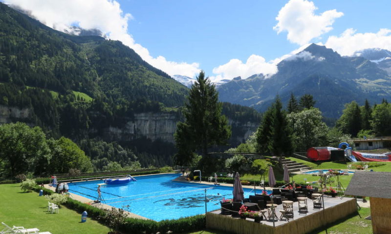 La piscine du centre sportif de Champéry. La piscine du centre sportif de Champéry.