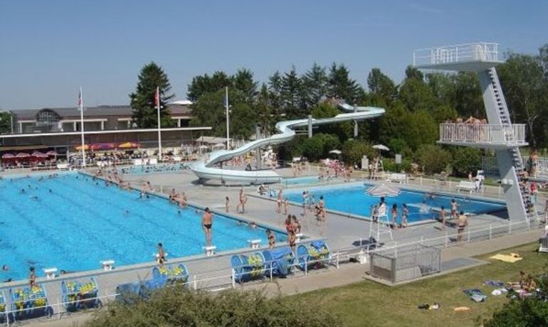 🏊 Piscine Extérieure de la Fontenette – Carouge