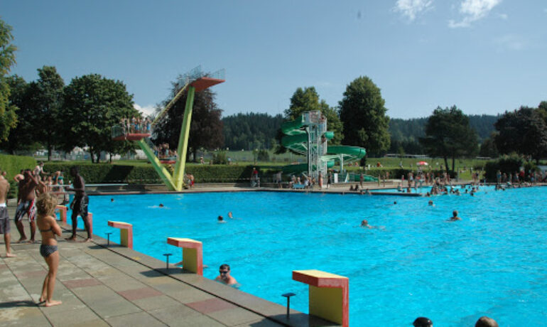 🏊 Piscine Extérieure du Locle