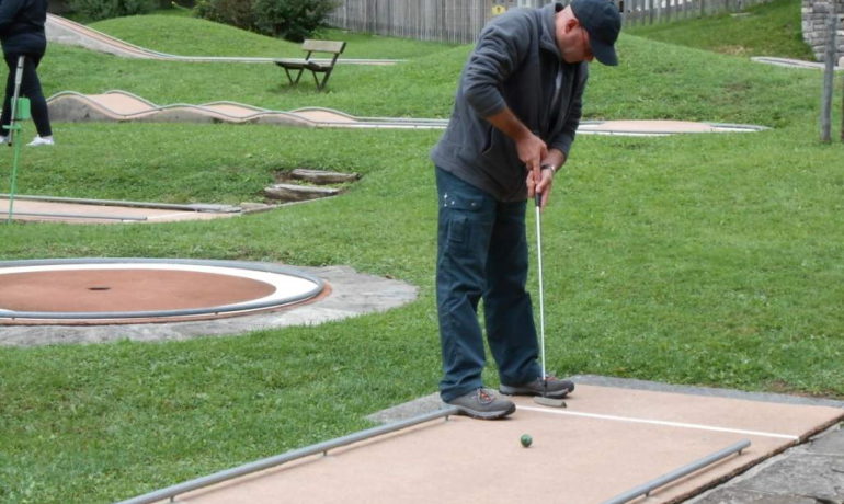 ⛳ Minigolf P’tit-Golf – Château d’Oex