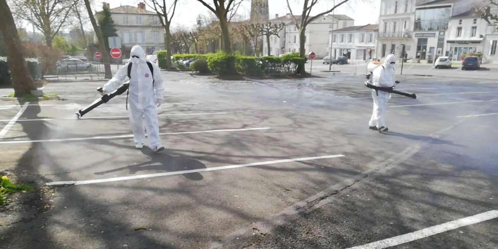 Le nettoyage de rues à la sulfateuse dans le Sud-Ouest de la France.