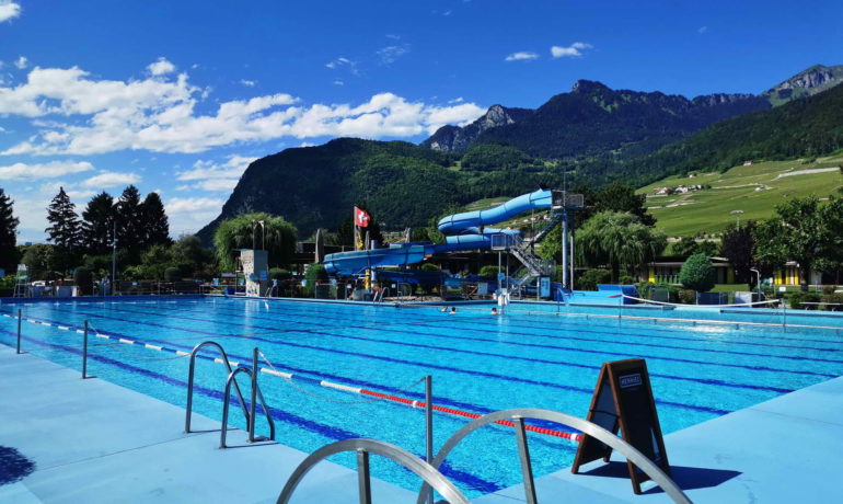 🏊⛳ Piscine Extérieure et Minigolf d’Aigle