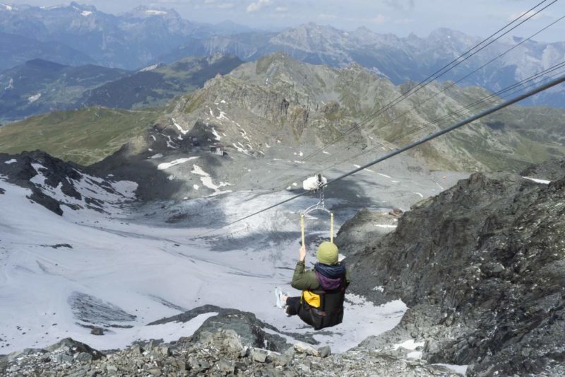 Mont 4 Zipline est la tyrolienne la plus haute du monde.